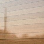 Bedruckte Solarfassade mit realistischer Holzstruktur – natürliche Optik kombiniert mit nachhaltiger Energiegewinnung