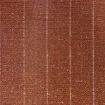 Rötlich getönte PV-Fassade mit feiner Struktur – moderne Farbvariante für architektonische Solarsysteme