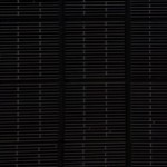 Tiefschwarze PV-Fassade im modernen Linienraster – elegante Lösung für minimalistische Gebäudeästhetik